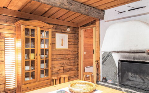 Senaattori 1: Balcone, Appartamento, Shade, Bicchiere, Condominio, Corrimano, Portico, Illuminazione Diurna, Deck, Mobili Da Esterno