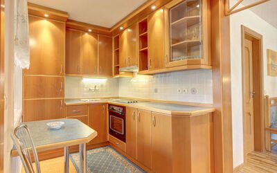 Orazem 400.2: Camera, Cabinetry, Mobilia, Proprietà, Controsoffitto, Cucina, Costruzione, Interior Design, Soffitto, Pavimento