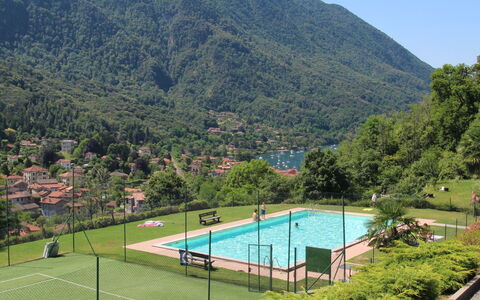La Rocca: Proprietà, Acqua, Montagna, Pianta, Cielo, Natura, Albero, Piscina, Lotto, Recinzione
