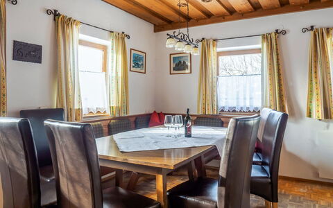Glatzbichl: Camera, Proprietà, Sala Da Pranzo, Soffitto, Costruzione, Interior Design, Mobilia, Tavolo, Casa, Ristorante