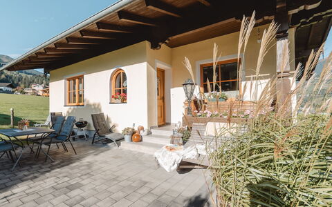 Erlachhof: Proprietà, Costruzione, Pianta, Cielo, Sedia, Mobili Da Esterno, Shade, Casa, Zona Residenziale, Immobiliare