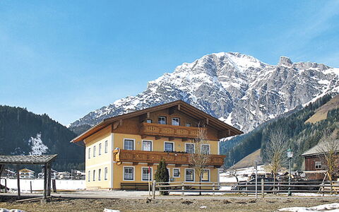 Gruber: Cielo, Montagna, Costruzione, Neve, Proprietà, Nube, Finestra, Paesaggio Naturale, Casa, Pendenza