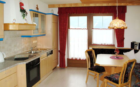 Wildauer: Camera, Mobilia, Proprietà, Controsoffitto, Cucina, Costruzione, Pavimento, Interior Design, Cabinetry, Casa