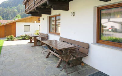 Zell am Ziller 613: Pianta, Proprietà, Mobilia, Tavolo, Costruzione, Finestra, Pianta Della Casa, Cornice, Legna, Architettura