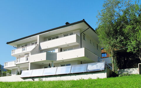 Hanser: Cielo, Pianta, Costruzione, Finestra, Albero, Lotto, Shade, Legna, Urban Design, Facciata