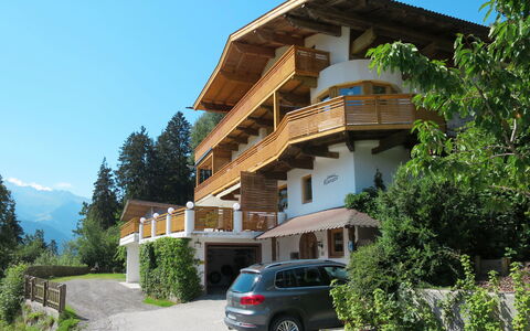 Lieblingsplatzl: Pianta, Cielo, Costruzione, Auto, Proprietà, Veicolo, Ruota, Albero, Casa