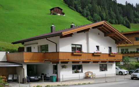 Haus Alina: Pianta, Costruzione, Proprietà, Finestra, Verde, Albero, Montagna, Casa, Auto, Lotto