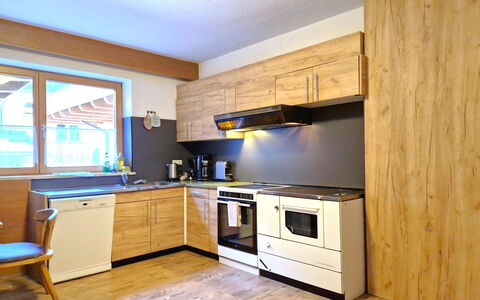 Waldhof: Mobilia, Cucina, Pavimentazione, Interior Design, Controsoffitto, Cabinetry, Legna, Soffitto, Pavimento, Apparecchio Major