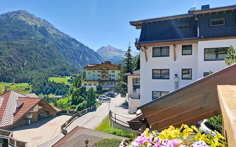 Alpenblick: Casa, Casa, Hill Station, Catena Montuosa, Pendenza, Villaggio, Alpi, Paesino Di Montagna, Balcone, Valle
