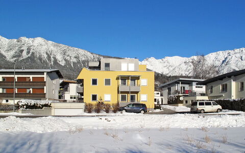Imst 612: Cielo, Costruzione, Neve, Montagna, Auto, Bianca, Nube, Ruota, Finestra, Blu