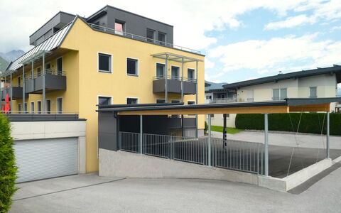 Imst 612: Facciata, Urban Design, Calcestruzzo, Balcone, Driveway, Raccordo