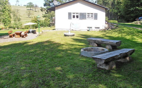 Schuler: Cortile, Proprietà, Erba, Prato, Casa, Backyard, Casa, Lotto, Villetta, Albero