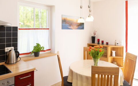 Karlshagen 605: Mobilia, Interior Design, Pavimentazione, Legna, Tavolo, Sedia, Sala Da Pranzo, Cucina & Sala Da Pranzo Tavolo, Pavimento, Camera