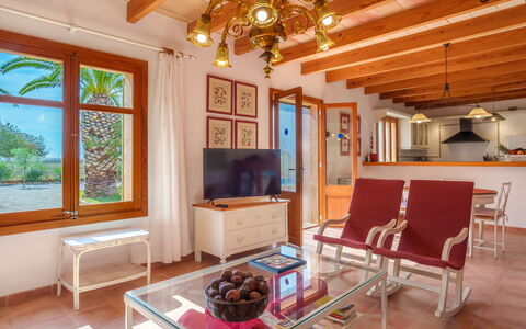 Marina: Mobilia, Proprietà, Costruzione, Legna, Illuminazione, Finestra, Interior Design, Soggiorno, Divano, Pavimento
