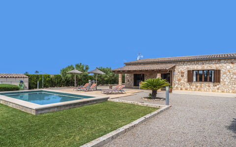 Marinassa: Pianta, Cielo, Acqua, Finestra, Costruzione, Piscina, Erba, Zona Residenziale, Paesaggio, Tempo Libero