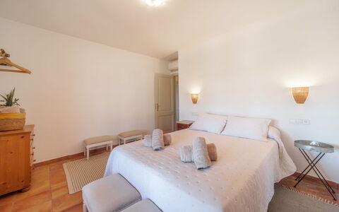 Can Soler: Mobilia, Interior Design, Pavimentazione, Parete, Pavimento, Legna, Soffitto, Camera Da Letto, Letto, Camera