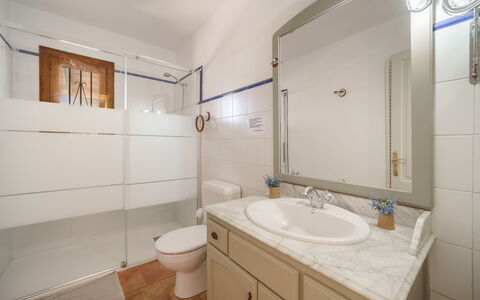Can Soler: Bagno, Interior Design, Idraulico Fixture, Pavimentazione, Lavandino Del Bagno, Lavello, Pavimento, Cabinetry, Mobiletto Del Bagno, Toilet Seat