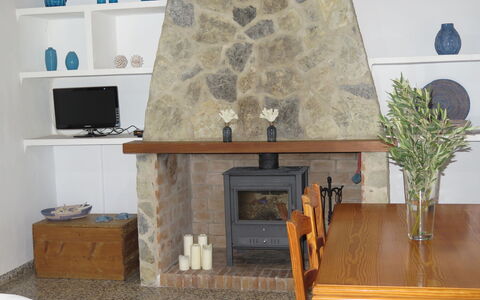 S'Almunia: Focolare, Camino, Camera, Proprietà, Mobilia, Soggiorno, Interior Design, Tavolo, Parete, Casa