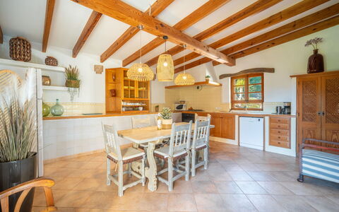 Can Ferre Nou: Mobilia, Interior Design, Pavimentazione, Legna, Soffitto, Cucina, Pavimento, Controsoffitto, Cabinetry, Camera
