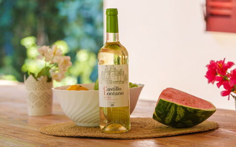 Ullastro Pollença: Bottiglia, Pianta, Cibo, Fiore, Legna, Tavola, Tavolo, Bottiglia Di Vetro, Ingrediente
