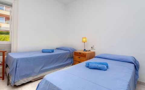 Pals 724: Camera Da Letto, Letto, Mobilia, Camera, Lenzuolo, Proprietà, Telaio Del Letto, Materasso, Parete, Bedding