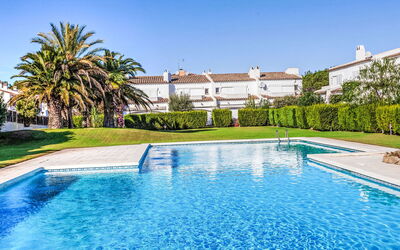 Pals 724: Blu, Piscina, Ricorrere, Estate, Giardino, Landscaping, Prato, Dimora, Shade, Villa