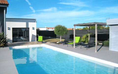 Les Epinettes: Piscina, Proprietà, Casa, Immobiliare, Costruzione, Casa, Tempo Libero, Architettura, Zona Residenziale, Design