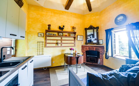 Le Pigeonnier: Cornice, Proprietà, Cabinetry, Blu, Lavandino Della Cucina, Interior Design, Finestra, Elettrodomestico Da Cucina, Controsoffitto, Architettura