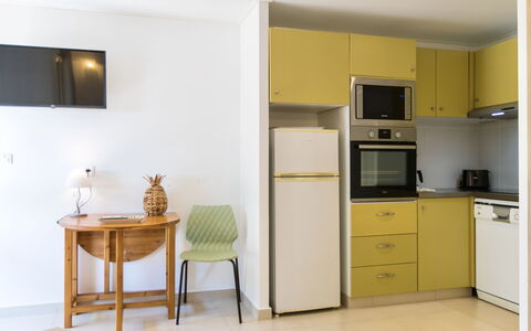 Stella di Mare: Cabinetry, Mobilia, Controsoffitto, Cucina Stufa, Legna, Pavimentazione, Interior Design, Elettrodomestico Da Cucina, Cassetto, Cucina