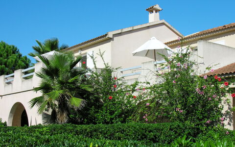 Les Chênes: Proprietà, Vegetazione, Casa, Zona Residenziale, Costruzione, Immobiliare, Architettura, Casa, Area Rurale, Albero