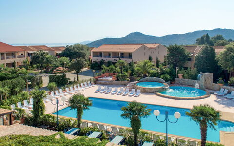 L'Ile Rousse 604: Piscina, Ricorrere, Proprietà, Costruzione, Immobiliare, Resort Citta ', Zona Residenziale, Vacanza, Hotel, Eco Hotel