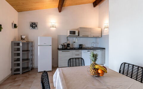 San Antoine: Mobilia, Proprietà, Cabinetry, Tavolo, Pianta, Legna, Pianta Della Casa, Costruzione, Interior Design, Elettrodomestico