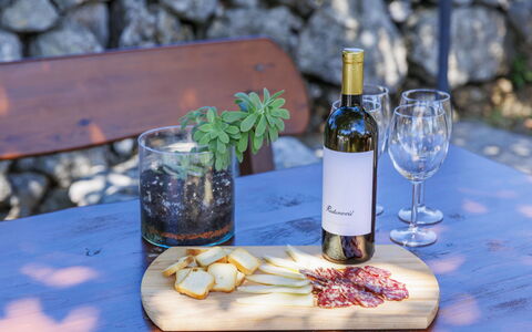 Tomazin: Bottiglia, Tavola, Bicchieri, Barware, Bottiglia Di Vetro, Bottiglia Di Vino, Vino