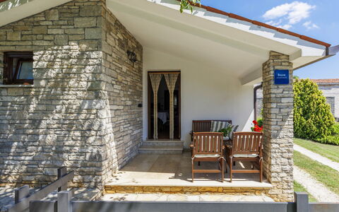 Tomazin: Parete, Architettura, Casa, Villetta, Casa, Porta, Portico, Shade, Brick, Estate