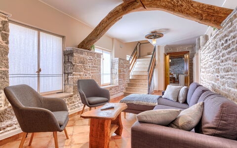 Narcis: Mobilia, Cornice, Costruzione, Proprietà, Divano, Finestra, Comfort, Legna, Illuminazione, Interior Design