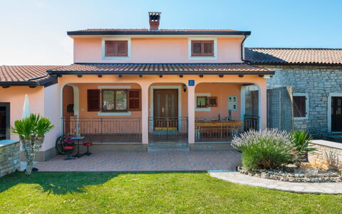 Medica: Pianta, Cielo, Costruzione, Finestra, Proprietà, Porta, Casa, Villetta, Lotto, Portico