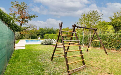 Sonja: Nube, Cielo, Pianta, Albero, Lotto, Shade, Legna, Swing, Erba, Tempo Libero