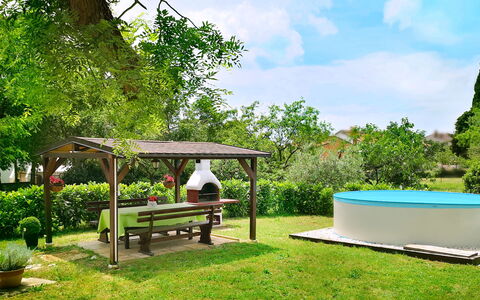 Sara: Natura, Proprietà, Casa, Erba, Cielo, Backyard, Albero, Immobiliare, Botanica, Tempo Libero