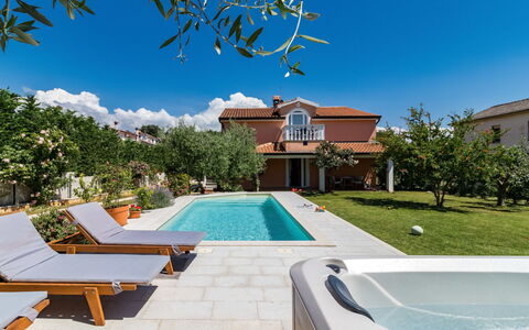 Petar: Proprietà, Casa, Immobiliare, Costruzione, Piscina, Zona Residenziale, Estate, Casa, Cielo, Architettura