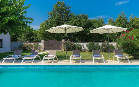Tijan: Proprietà, Piscina, Ricorrere, Immobiliare, Vacanza, Tempo Libero, Ombrello, Costruzione, Casa, Villa