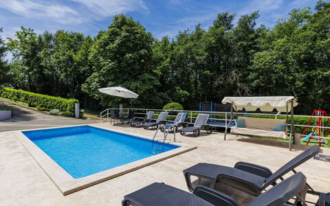 Liberat: Piscina, Ricorrere, Mobili Da Esterno, Tempo Libero, Eco Hotel, Ombrello, Shade, Lettino, Resort Citta ', Centro Ricreativo