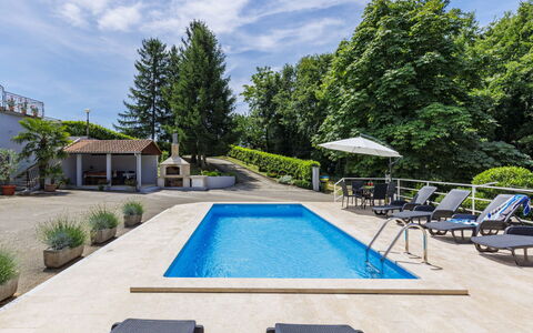 Liberat: Piscina, Ricorrere, Mobili Da Esterno, Eco Hotel, Ombrello, Tempo Libero, Shade, Giardino, Lettino, Landscaping