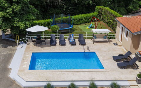 Liberat: Piscina, Mobili Da Esterno, Ricorrere, Tempo Libero, Mobilia, Ombrello, Materiale Composito, Lettino, Sedia, Eco Hotel