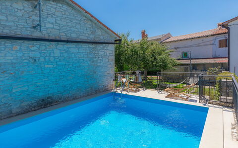 Toni: Acqua, Pianta, Costruzione, Proprietà, Piscina, Blu, Cielo, Azzurro, Shade, Corpo D'Acqua
