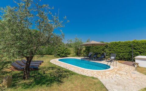 Gea: Acqua, Cielo, Pianta, Azzurro, Paesaggio Naturale, Piscina, Shade, Mobili Da Esterno, Erba, Tempo Libero