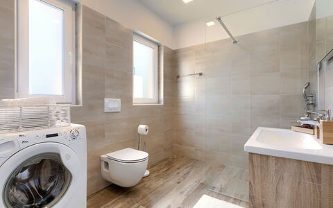 Gea: Lavanderia, Idraulico Fixture, Asciugatrice, Lavatrice, Rubinetto, Finestra, Costruzione, Bagno, Lavello
