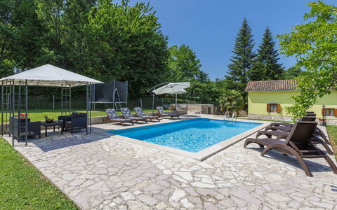 Donada: Proprietà, Mobilia, Costruzione, Pianta, Piscina, Cielo, Sedia, Mobili Da Esterno, Shade, Acqua
