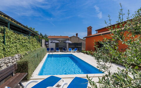 Starci: Blu, Piscina, Materiale Composito, Casa, Ricorrere, Mobili Da Esterno, Eco Hotel, Villa, Pianta Della Casa, Sedia