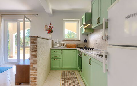 Carla: Cabinetry, Controsoffitto, Cucina, Elettrodomestico Da Cucina, Interior Design, Elettrodomestico, Pavimento, Legna, Pavimentazione