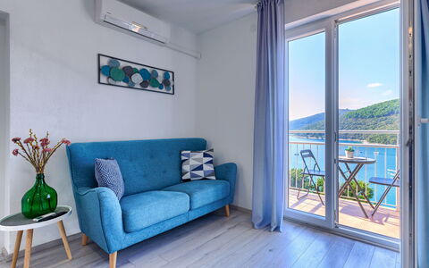 Boris: Mobilia, Proprietà, Costruzione, Verde, Blu, Azzurro, Cornice, Legna, Pianta, Interior Design